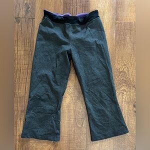 Lululemon Womens cropped activewear pants Sz 6